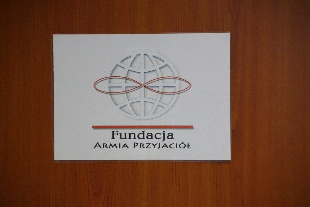 Rudzka Fundacja Armia Przyjaciół zaprasza do nowej siedziby. Jej oficjalne otwarcie odbyło się dzisiaj (30.01) o godz. 9.00. W nowym miejscu przygotowano stały kiermasz charytatywny, z którego fundusze zostaną przeznaczane na działalność fundacji oraz jej podopiecznych.
