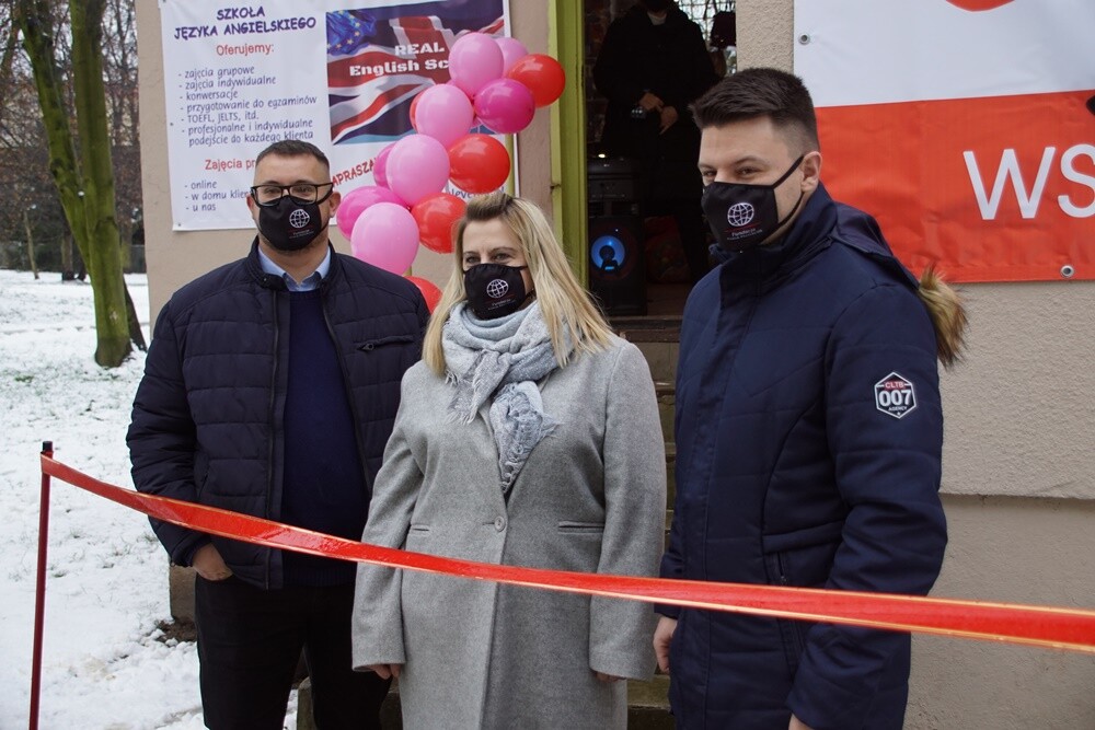 Rudzka Fundacja Armia Przyjaciół zaprasza do nowej siedziby. Jej oficjalne otwarcie odbyło się dzisiaj (30.01) o godz. 9.00. W nowym miejscu przygotowano stały kiermasz charytatywny, z którego fundusze zostaną przeznaczane na działalność fundacji oraz jej podopiecznych.