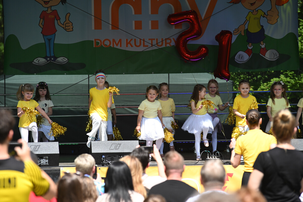 To już 15 lat! W sobotnie popołudnie, 31 maja w Kochłowicach odbył się rodzinny festyn organizowany przez In-ny Dom Kultury. / fot. Marek Faber