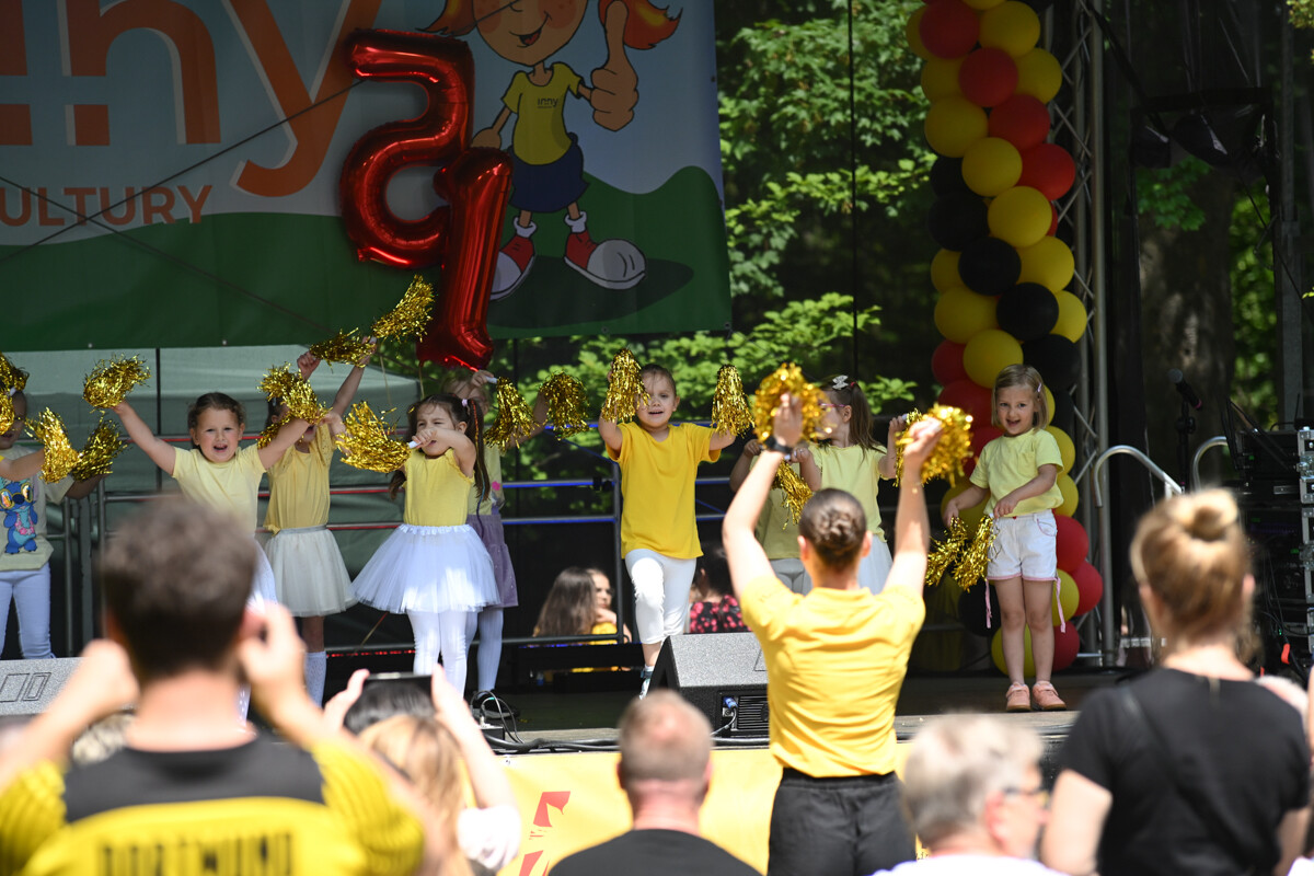 To już 15 lat! W sobotnie popołudnie, 31 maja w Kochłowicach odbył się rodzinny festyn organizowany przez In-ny Dom Kultury. / fot. Marek Faber