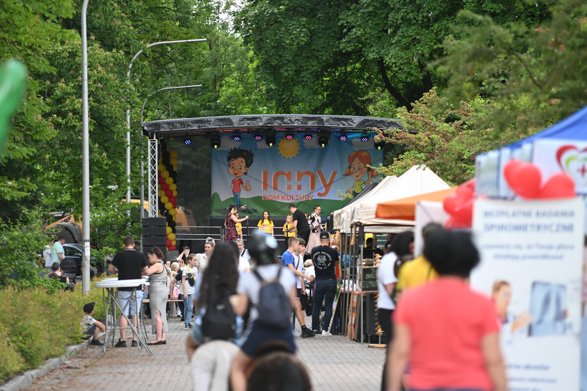 To już 15 lat! W sobotnie popołudnie, 31 maja w Kochłowicach odbył się rodzinny festyn organizowany przez In-ny Dom Kultury. / fot. Marek Faber