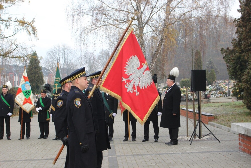 Dziś mija 16. rocznica tragicznego wypadku na kopalni Halemba - dokładnie 21 listopada 2006 roku w wyniku podziemnego wybuchu metanu śmierć poniosło 23 górników.

fot. UM Ruda Śląska