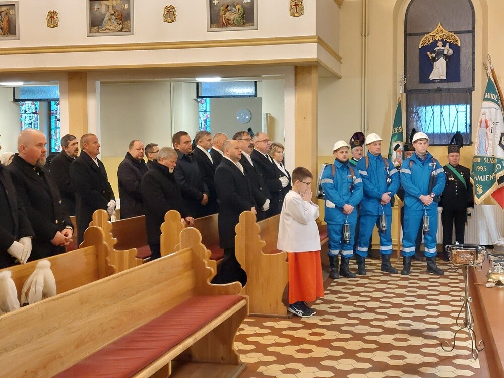 Dziś mija 16. rocznica tragicznego wypadku na kopalni Halemba - dokładnie 21 listopada 2006 roku w wyniku podziemnego wybuchu metanu śmierć poniosło 23 górników.

fot. UM Ruda Śląska