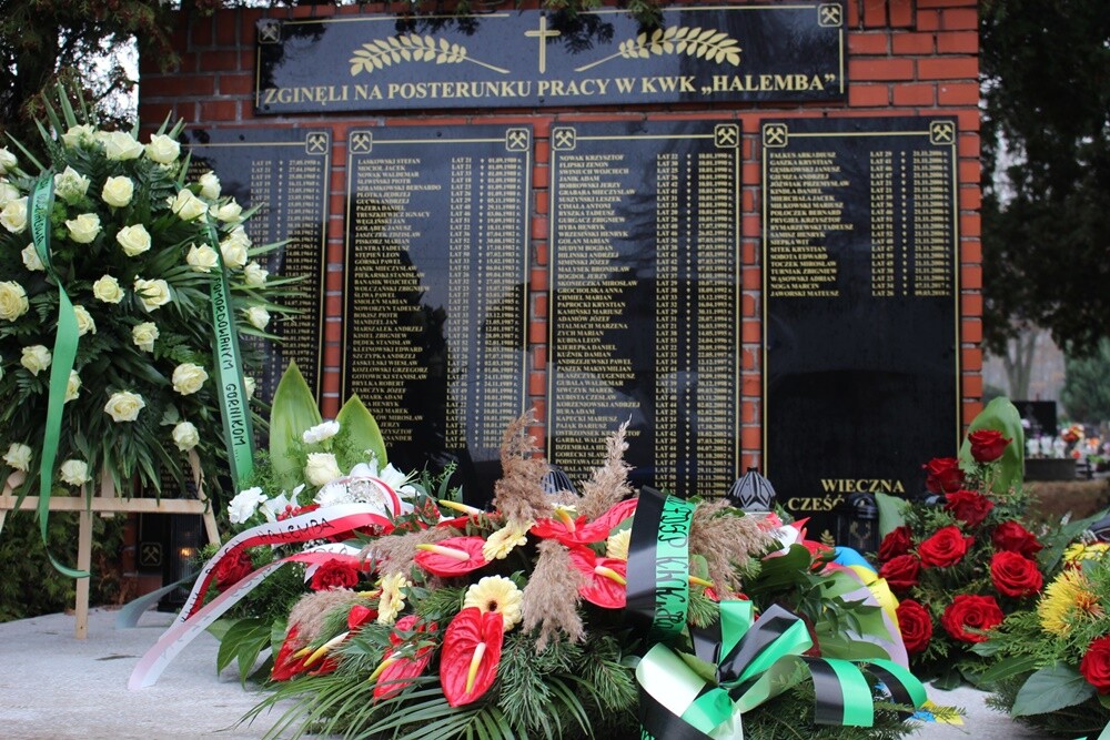 Dziś mija 16. rocznica tragicznego wypadku na kopalni Halemba - dokładnie 21 listopada 2006 roku w wyniku podziemnego wybuchu metanu śmierć poniosło 23 górników.

fot. UM Ruda Śląska