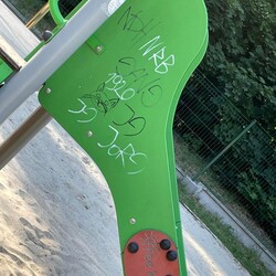 Zdewastowany plac zabaw Gałczyńskiego