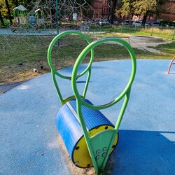 Zniszczony plac zabaw w Nowym Bytomiu