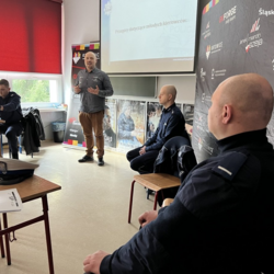 Policjanci i kierowca rajdowy gościli w rudzkim "Morcinku"