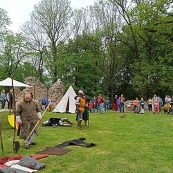 Słowianie w ruinach zamku rudzkiego