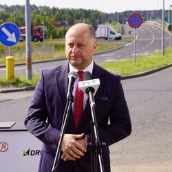 N-S-ką na północ!