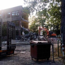 Rozbiórka starego budynku Szkoły Podstawowej nr 17