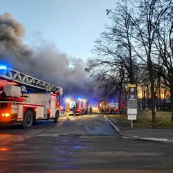 Pożar hali przy Teatralnej 7