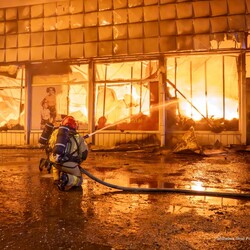 Pożar hali przy Teatralnej 7