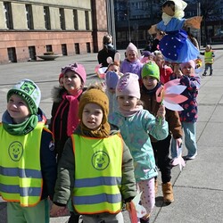 Przedszkolaki przywitały wiosnę na rynku w Nowym Bytomiu