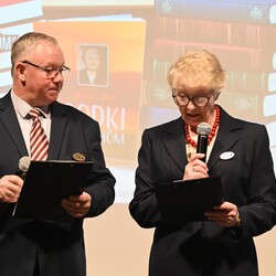 „Niy ino godomy, ale tyż czytomy” w Stacji Biblioteka