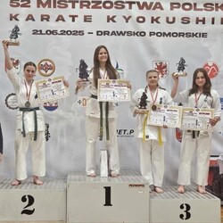 Rudzki Klub Kyokushin Karate z medalami