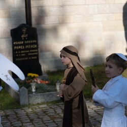 Najmłodsi mieszkańcy Kochłowic wyjątkowo uczcili Uroczystość Wszystkich Świętych