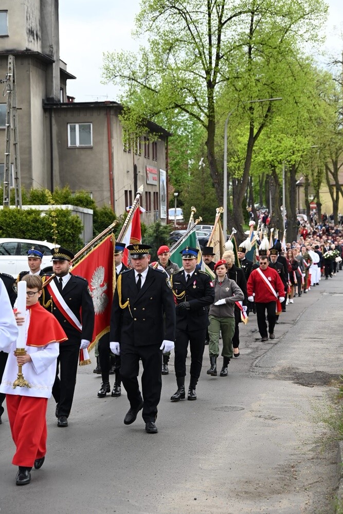 Konstytucja 3 Maja oraz wybuch III Powstania Śląskiego to kluczowe wydarzenia historii Polski. Jak co roku rudzianie, na czele z przedstawicielami władz i służb mundurowych wzięli udział w obchodach upamiętniających te ważne wydarzenia.

fot. UM Ruda Śląska