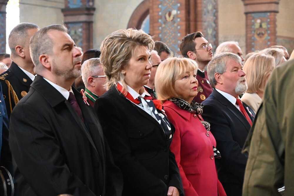 Konstytucja 3 Maja oraz wybuch III Powstania Śląskiego to kluczowe wydarzenia historii Polski. Jak co roku rudzianie, na czele z przedstawicielami władz i służb mundurowych wzięli udział w obchodach upamiętniających te ważne wydarzenia.

fot. UM Ruda Śląska