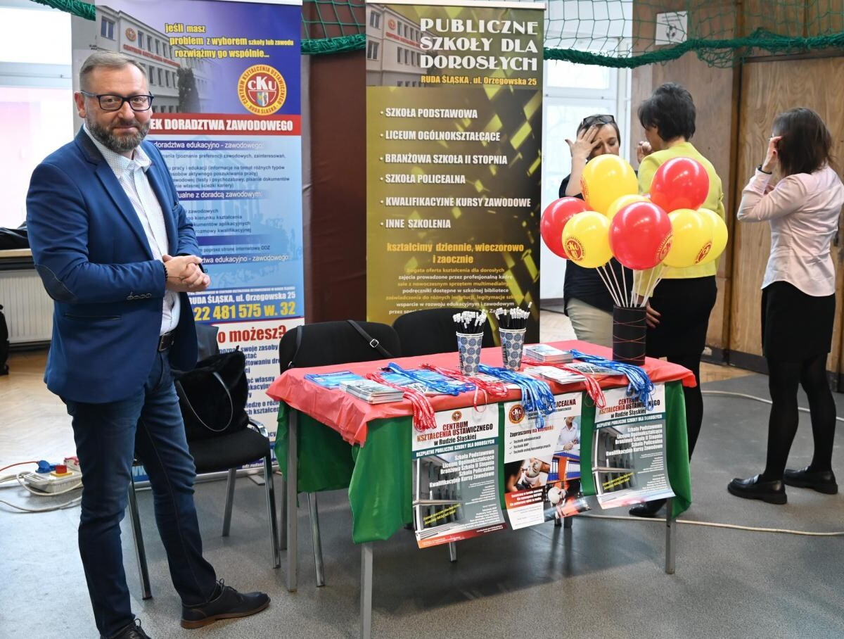 Giełda Szkół Ponadpodstawowych w Rudzie Śląskiej – setki ósmoklasistów poznało ofertę szkół średnich i zawodowych. Czas na wybór przyszłości / fot. UM Ruda Śląska