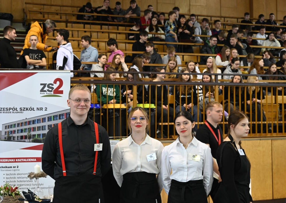 Giełda Szkół Ponadpodstawowych w Rudzie Śląskiej – setki ósmoklasistów poznało ofertę szkół średnich i zawodowych. Czas na wybór przyszłości / fot. UM Ruda Śląska