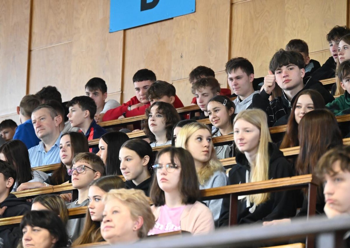 Giełda Szkół Ponadpodstawowych w Rudzie Śląskiej – setki ósmoklasistów poznało ofertę szkół średnich i zawodowych. Czas na wybór przyszłości / fot. UM Ruda Śląska