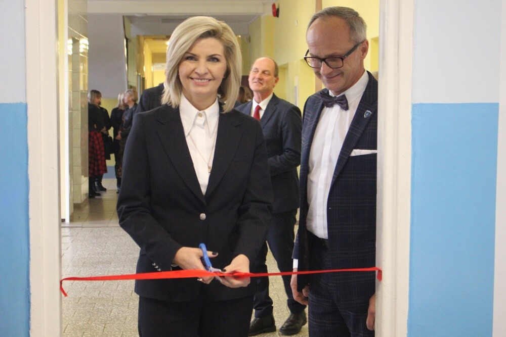 Szkoła Podstawowa Sportowa z Oddziałami Integracyjnymi nr 15 ma już 50 lat! Z okazji okrągłego jubileuszu w placówce odbyła się uroczystość, podczas której nie zabrakło podziękowań, gratulacji i życzeń na dalsze lata działalności. Uczniowie zaprezentowali także urozmaicony program artystyczny, otwarta została również zielona pracownia "Woda źródłem życia".

fot. UM Ruda Śląska