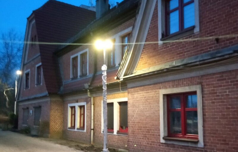 Absurd na Rudzie! Nowe latarnie świecą mieszkańcom wprost do okien