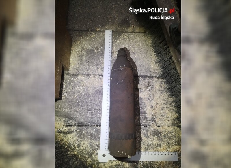 [AKTUALIZACJA] W kamienicy przy ul. Gliwickiej znaleziono pocisk artyleryjski!