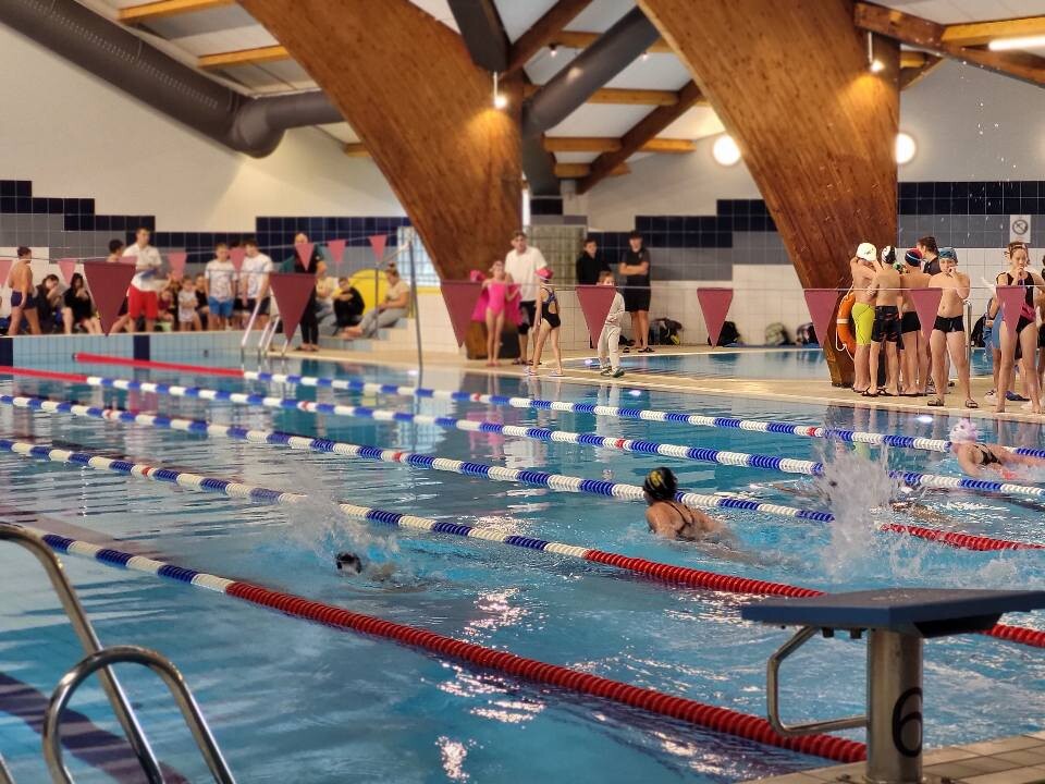 Amatorskie i Otwarte Mistrzostwa Rudy Śląskiej w Pływaniu zgromadziły 250 uczestników / fot. MOSiR
