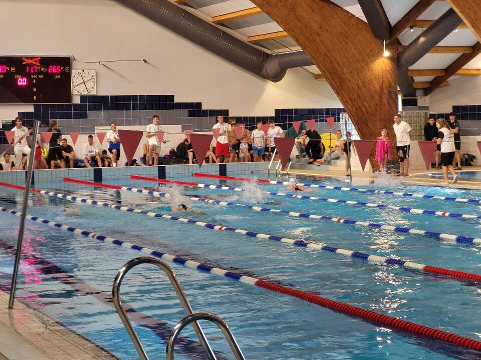 Amatorskie i Otwarte Mistrzostwa Rudy Śląskiej w Pływaniu zgromadziły 250 uczestników / fot. MOSiR