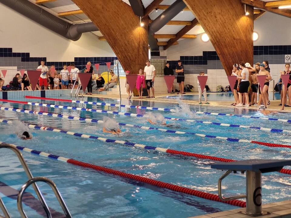 Amatorskie i Otwarte Mistrzostwa Rudy Śląskiej w Pływaniu zgromadziły 250 uczestników / fot. MOSiR