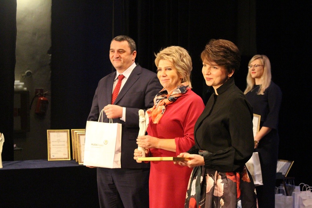 W ubiegły piątek w bielszowickim Domu Kultury odbyła się kolejna, uroczysta gala wręczenia statuetek Aniołów Wolontariatu, przyznawanych przez Stowarzyszenie na Rzecz Dzieci i Młodzieży "Przystanek". W ten niezwykły sposób już od dziewięciu lat uhonorowywane są osoby i organizacje, które w ponadprzeciętny sposób i z największym zaangażowaniem, a co warto podkreślić – bezinteresownie – pomagają innym.