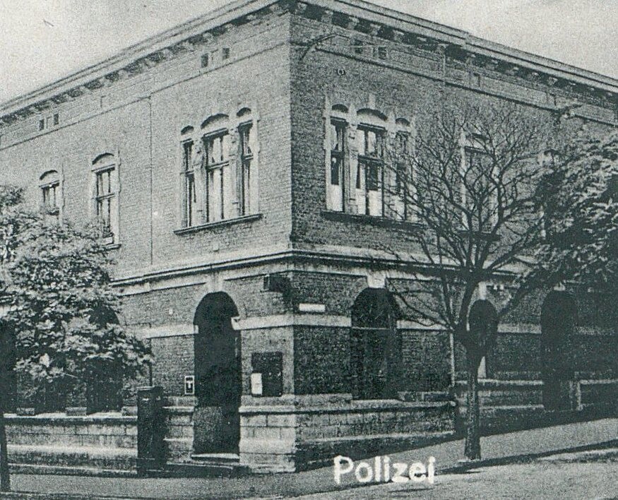 Ruda jest jedną z najstarszych dzielnic Rudy Śląskiej. Pierwsze wzmianki o niej datowane są na rok 1295. Zobaczcie, jak Ruda wyglądała na początku XX wieku! (fot. POLONA, Biblioteka Narodowa Ruda Os.:Fa.E.Lokotsch, 1914-1940, domena publiczna).