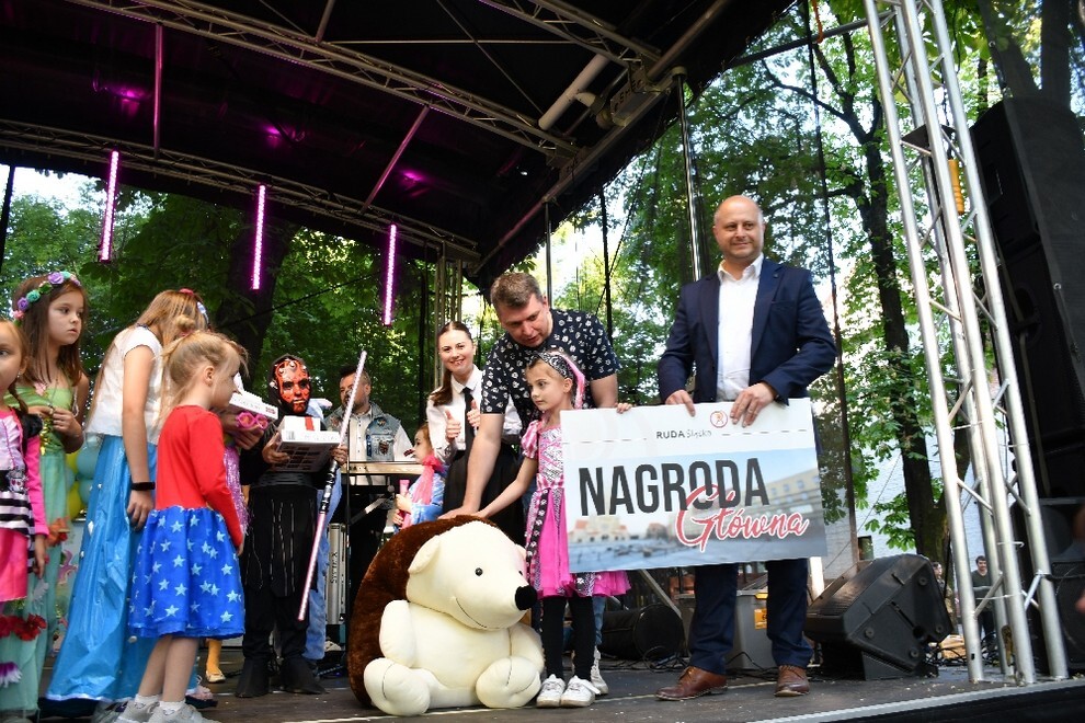 Trwają Dni Rudy Śląskiej. Pierwszego dnia, kiedy rudzianie świętowali Bajkowy Dzień Dziecka, wybrano dziecięcą prezydent, która obejmie stery władzy w mieście w najbliższy poniedziałek. To prawie sześcioletnia Liliana Czyż.