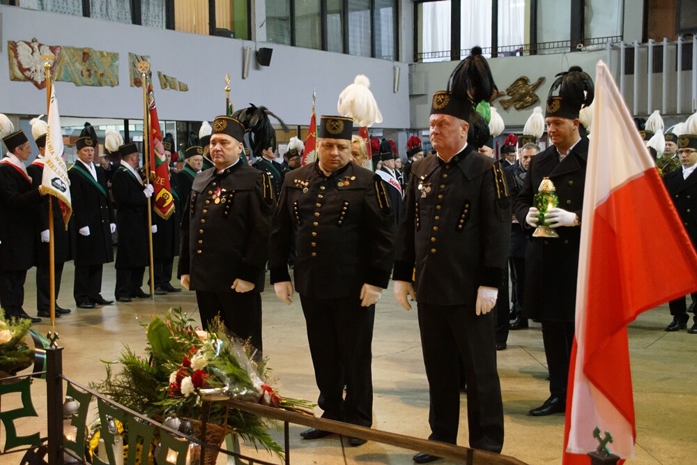 Dzisiaj z okazji Barbórki w całym mieście górnicy świętują. W kościołach odbyły się msze święte w intencji górników oraz ich rodzin. Nie zabrakło na nich kierownictwa kopalni, górników oraz przedstawicieli władz miasta.