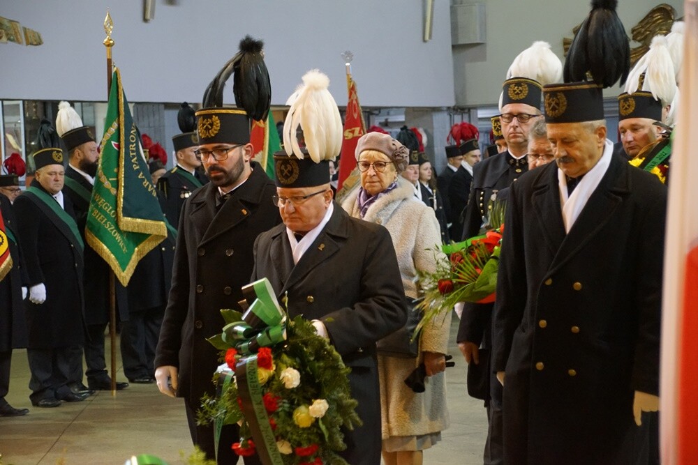 Dzisiaj z okazji Barbórki w całym mieście górnicy świętują. W kościołach odbyły się msze święte w intencji górników oraz ich rodzin. Nie zabrakło na nich kierownictwa kopalni, górników oraz przedstawicieli władz miasta.