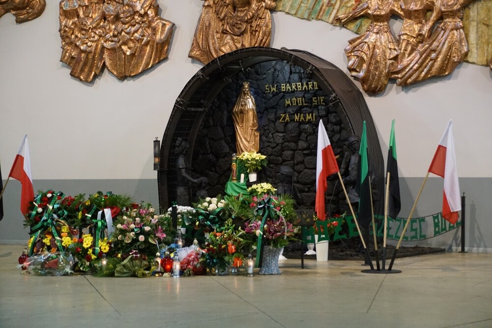 Dzisiaj z okazji Barbórki w całym mieście górnicy świętują. W kościołach odbyły się msze święte w intencji górników oraz ich rodzin. Nie zabrakło na nich kierownictwa kopalni, górników oraz przedstawicieli władz miasta.