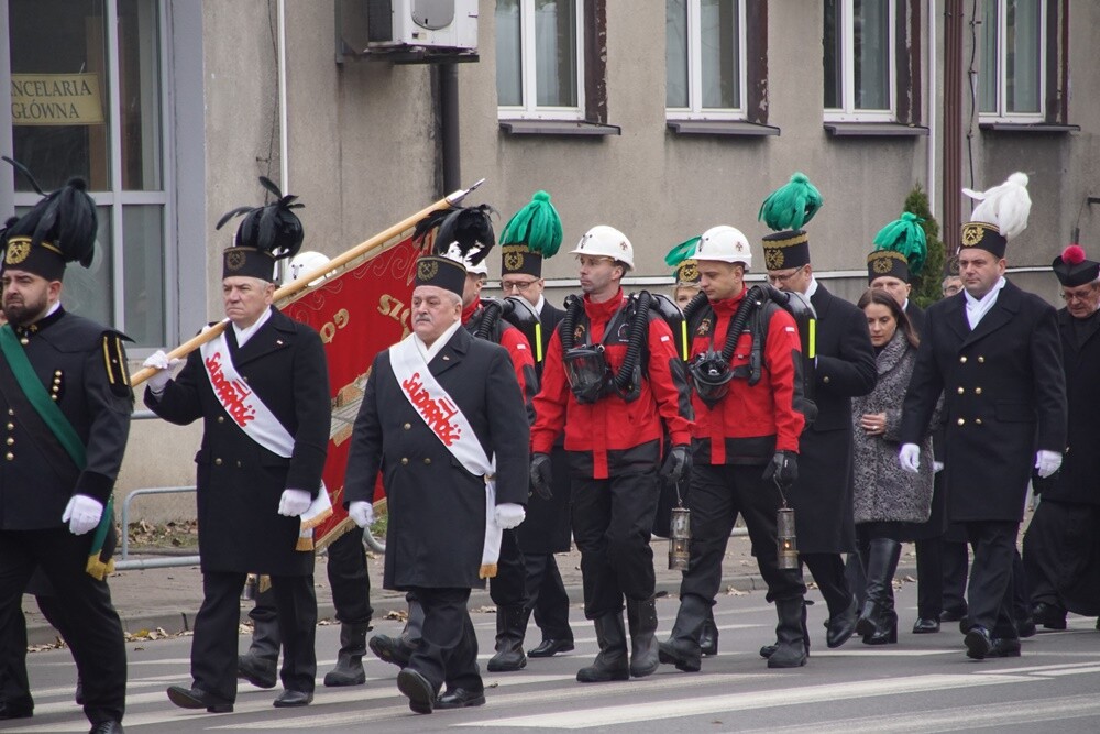 Dzisiaj z okazji Barbórki w całym mieście górnicy świętują. W kościołach odbyły się msze święte w intencji górników oraz ich rodzin. Nie zabrakło na nich kierownictwa kopalni, górników oraz przedstawicieli władz miasta.