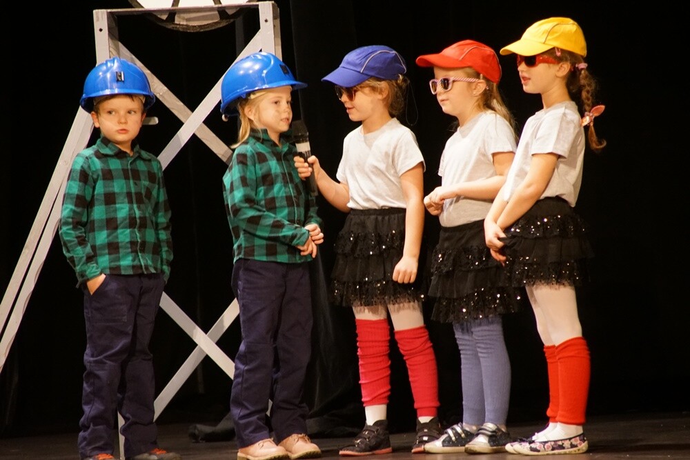 Wczoraj z okazji Barbórki w bielszowickim Domu Kultury odbyła się oficjalna akademia okolicznościowa, podczas której najbardziej zasłużeni górnicy otrzymali medale i szpady, które są symbolem wolności stanu górniczego.