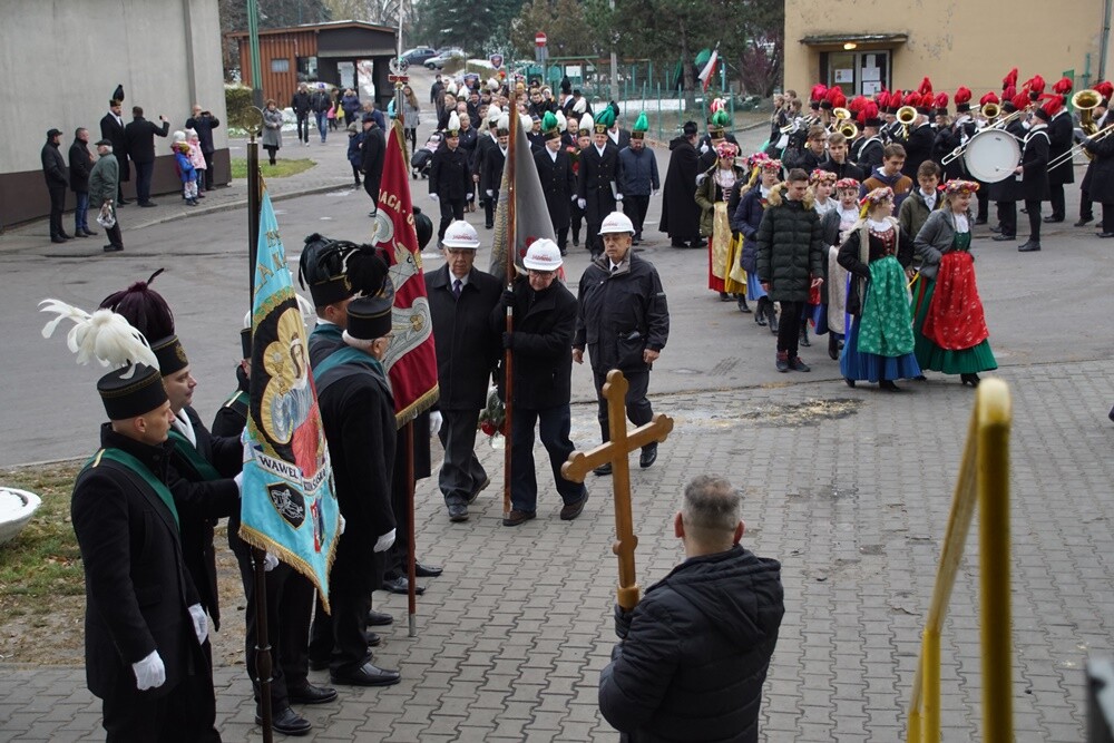 Dzisiaj z okazji Barbórki w całym mieście górnicy świętują. W kościołach odbyły się msze święte w intencji górników oraz ich rodzin. Nie zabrakło na nich kierownictwa kopalni, górników oraz przedstawicieli władz miasta.
