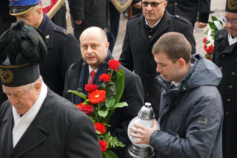Dzisiaj z okazji Barbórki w całym mieście górnicy świętują. W kościołach odbyły się msze święte w intencji górników oraz ich rodzin. Nie zabrakło na nich kierownictwa kopalni, górników oraz przedstawicieli władz miasta.