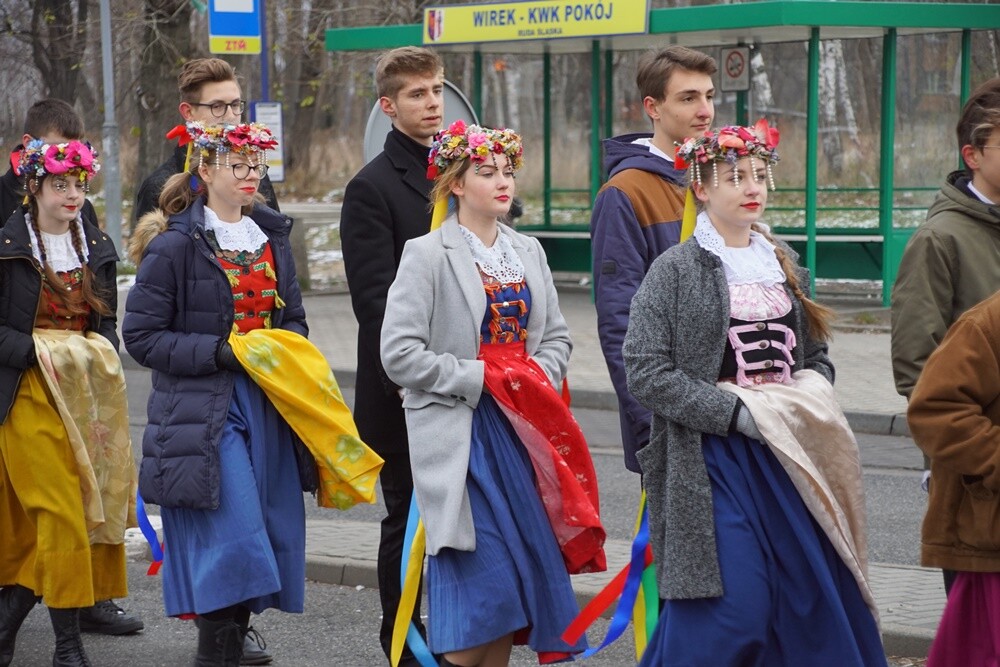 Dzisiaj z okazji Barbórki w całym mieście górnicy świętują. W kościołach odbyły się msze święte w intencji górników oraz ich rodzin. Nie zabrakło na nich kierownictwa kopalni, górników oraz przedstawicieli władz miasta.