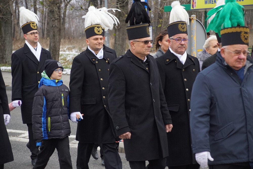 Dzisiaj z okazji Barbórki w całym mieście górnicy świętują. W kościołach odbyły się msze święte w intencji górników oraz ich rodzin. Nie zabrakło na nich kierownictwa kopalni, górników oraz przedstawicieli władz miasta.