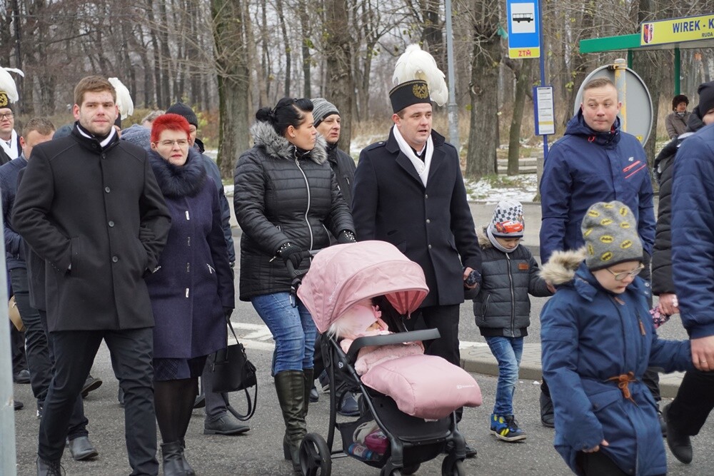 Dzisiaj z okazji Barbórki w całym mieście górnicy świętują. W kościołach odbyły się msze święte w intencji górników oraz ich rodzin. Nie zabrakło na nich kierownictwa kopalni, górników oraz przedstawicieli władz miasta.