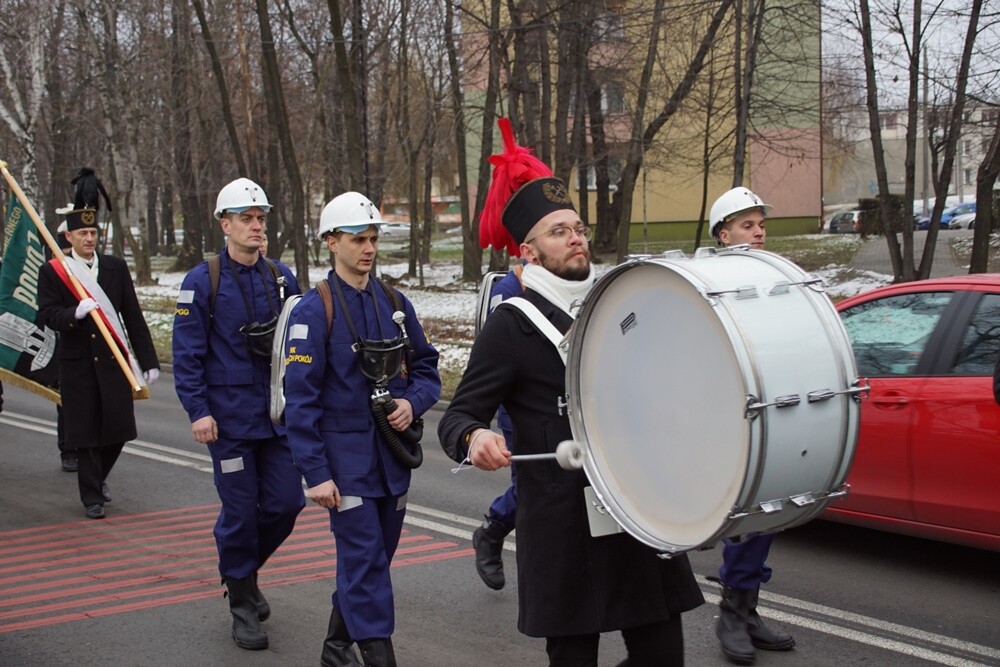 Dzisiaj z okazji Barbórki w całym mieście górnicy świętują. W kościołach odbyły się msze święte w intencji górników oraz ich rodzin. Nie zabrakło na nich kierownictwa kopalni, górników oraz przedstawicieli władz miasta.