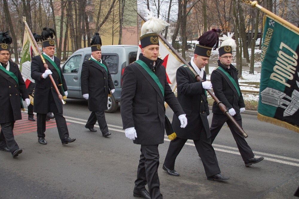 Dzisiaj z okazji Barbórki w całym mieście górnicy świętują. W kościołach odbyły się msze święte w intencji górników oraz ich rodzin. Nie zabrakło na nich kierownictwa kopalni, górników oraz przedstawicieli władz miasta.