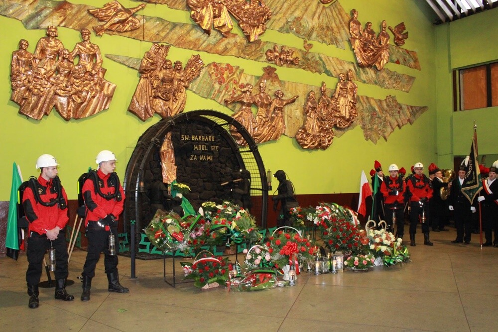 Dzisiaj z okazji Barbórki w całym mieście górnicy świętują. W kościołach odbyły się msze święte w intencji górników oraz ich rodzin. Nie zabrakło na nich kierownictwa kopalni, górników oraz przedstawicieli władz miasta.