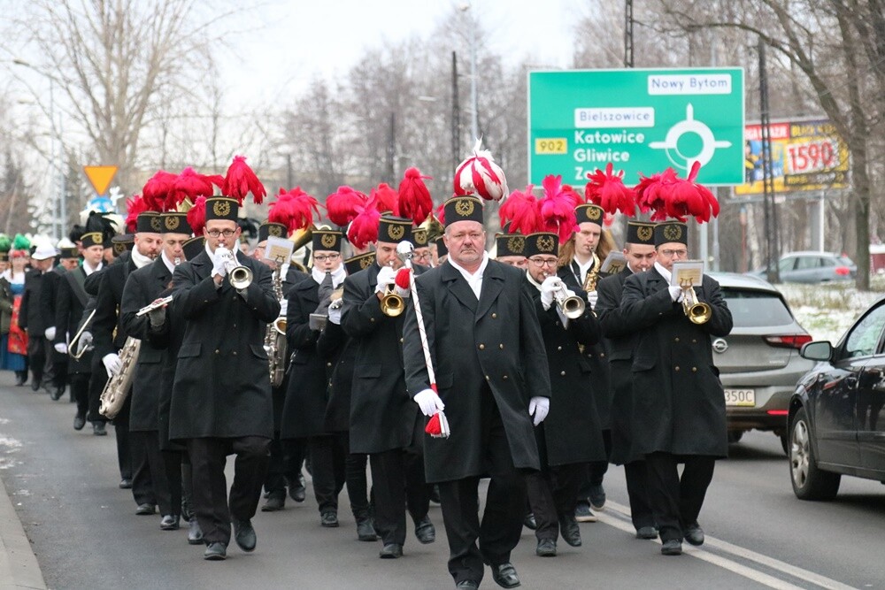 Dzisiaj z okazji Barbórki w całym mieście górnicy świętują. W kościołach odbyły się msze święte w intencji górników oraz ich rodzin. Nie zabrakło na nich kierownictwa kopalni, górników oraz przedstawicieli władz miasta.