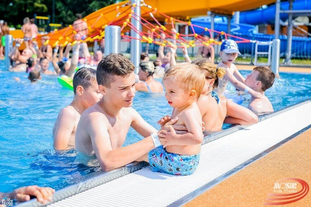 Pogoda coraz lepsza. Z niecierpliwością czekamy na otwarcie letniego basenu w Nowym Bytomiu. Kiedy to nastąpi? Jaki będzie cennik? Sprawdźcie!