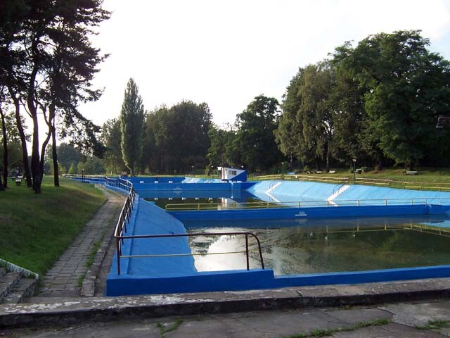 Orzegów, Godula, Bielszowice, Wirek czy Bykowina - w tych dzielnicach kiedyś mieszkańcy bawili się na basenach letnich. Obecnie w Rudzie Śląskiej funkcjonuje tylko jedno takie miejsce. Czy to się zmieni?

fot: Muzeum Miejskie im. Maksymiliana Chroboka w Rudzie Śląskiej